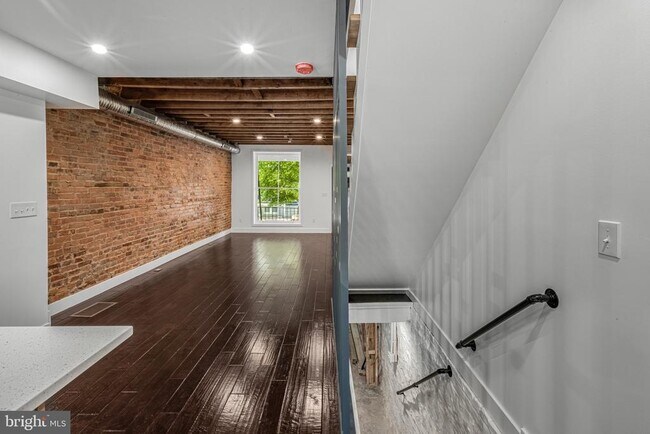Building Photo - 325 W Lorraine Ave