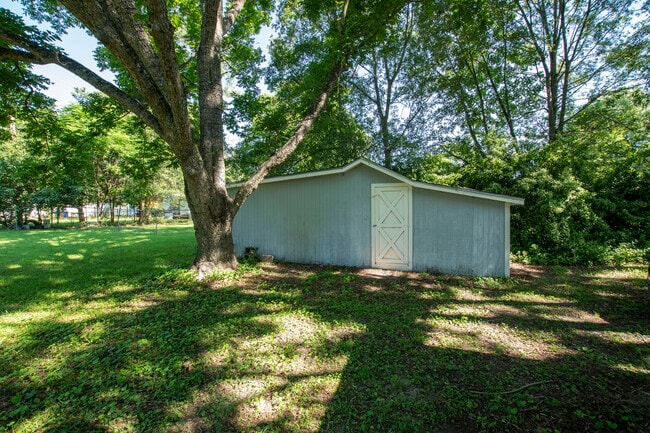 Building Photo - 803 Hare St