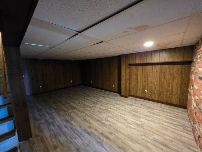 Building Photo - 530 Brandon St
