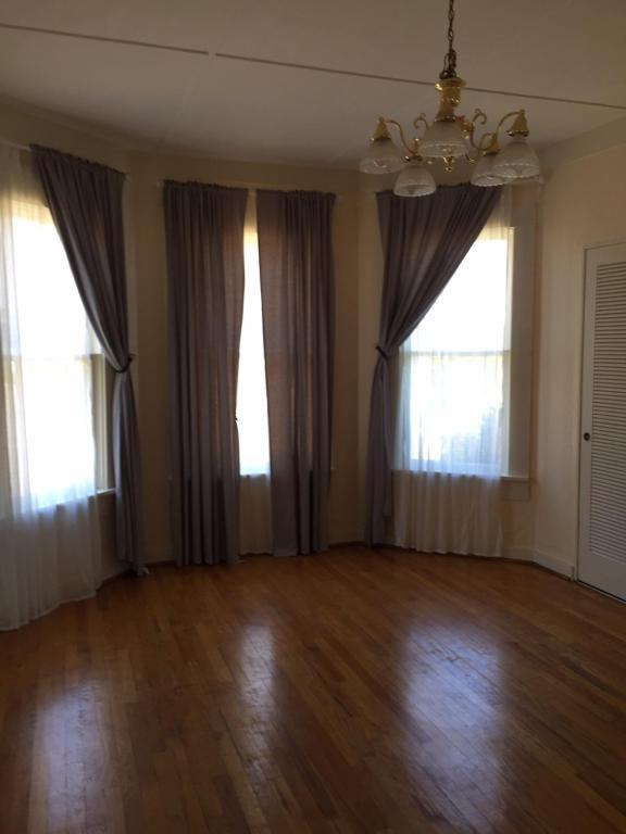 Building Photo - 663 S 11th St