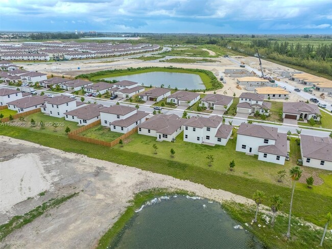 Building Photo - 2972 SE 23rd Ave