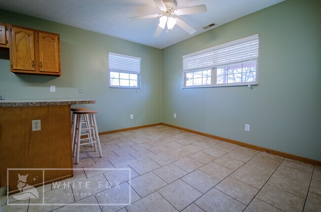 Building Photo - 5990 Fox Trace Ct