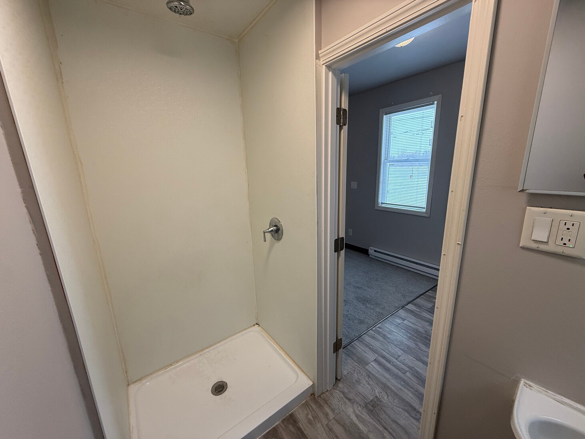 Building Photo - 5 6th Ave N