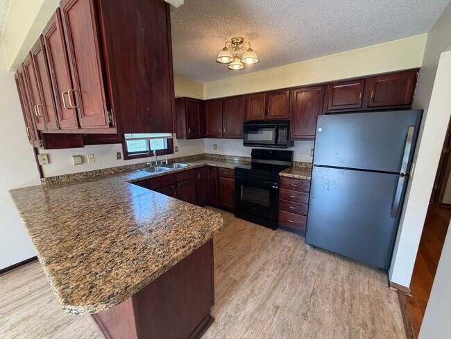 Building Photo - 3303 Eddy Ln