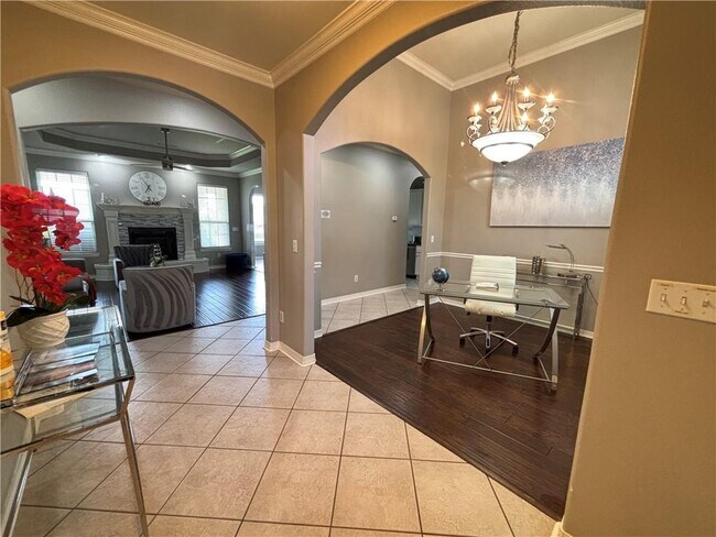 Building Photo - 3201 SW Camden Dr
