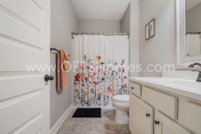 Building Photo - 801 Playground Rd