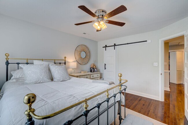 Building Photo - Midtown Rental in Forest Hills