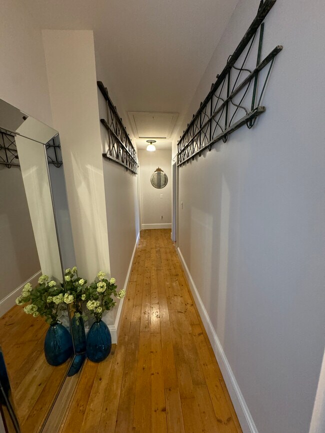 Building Photo - 147 Lincolnville Ave