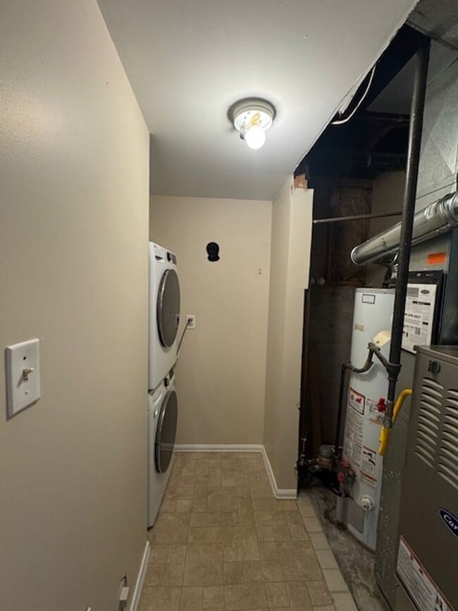 Building Photo - 4BD HOME with 2-CAR GARAGE close to Downtown Col Spgs! - Security Deposit Waiver Available