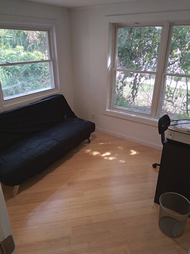 Building Photo - 171 Swift St