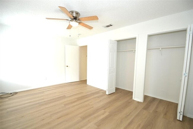 Building Photo - 1202 Southport Dr