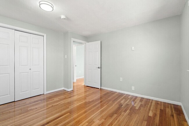 Building Photo - 2 Starbird Ave