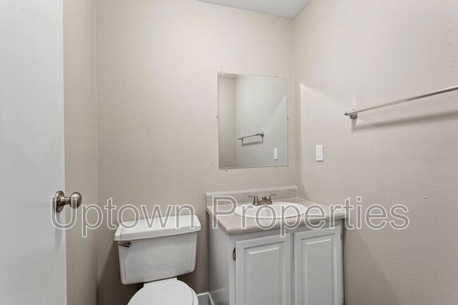 Building Photo - 5660 SW 180th Ave