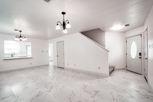 Building Photo - 4435 Crossvine Ave