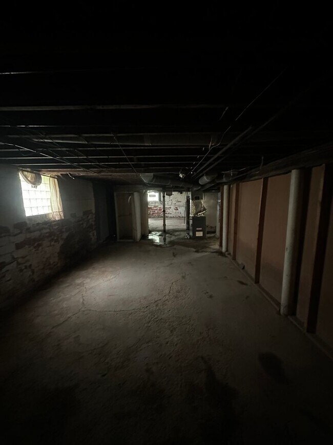 Building Photo - 3526 E 151st St