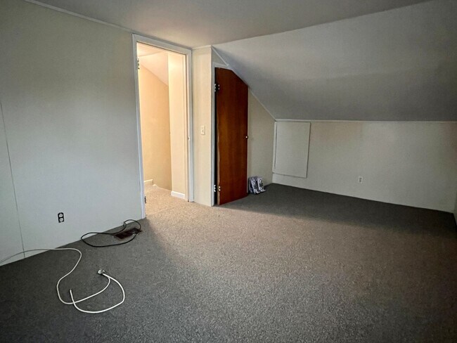 Building Photo - Charming Updated Cape Cod with several amenities!