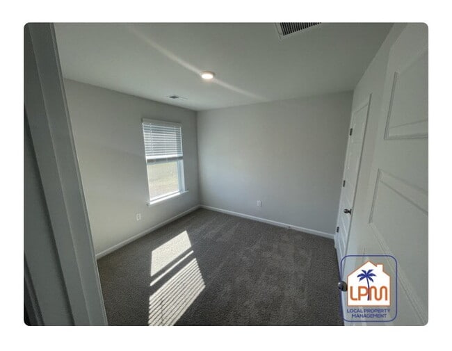 Building Photo - **NEW BUILD**