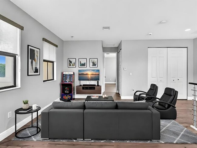 Building Photo - 8567 NW 41 St