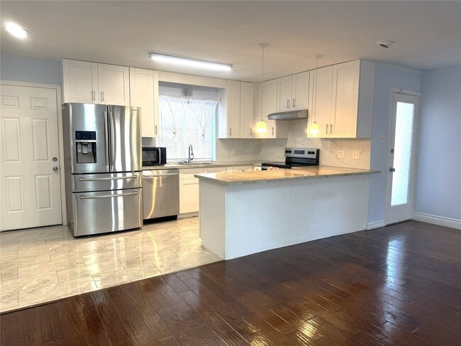 Building Photo - 6315 Deerwood Rd