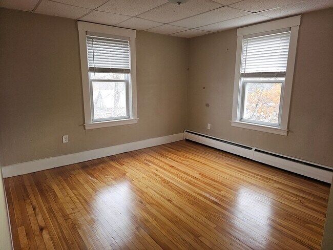 Building Photo - 333 Oak Hill Rd