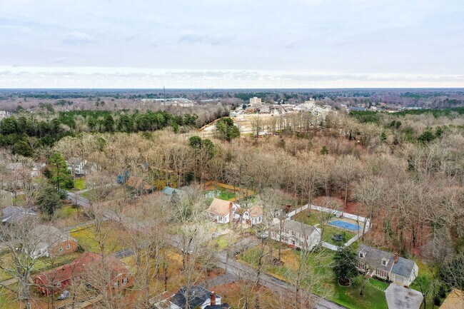 Building Photo - Serene Living in Chesterfield