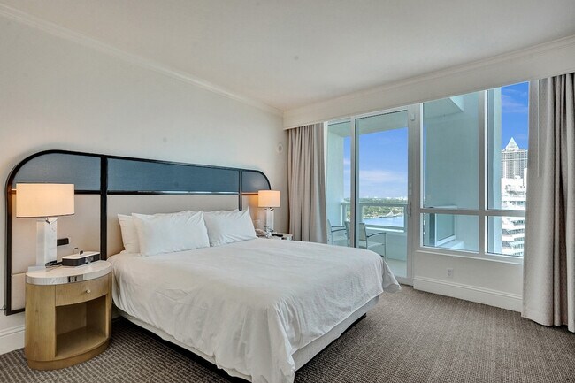 Building Photo - 4401 Collins Ave