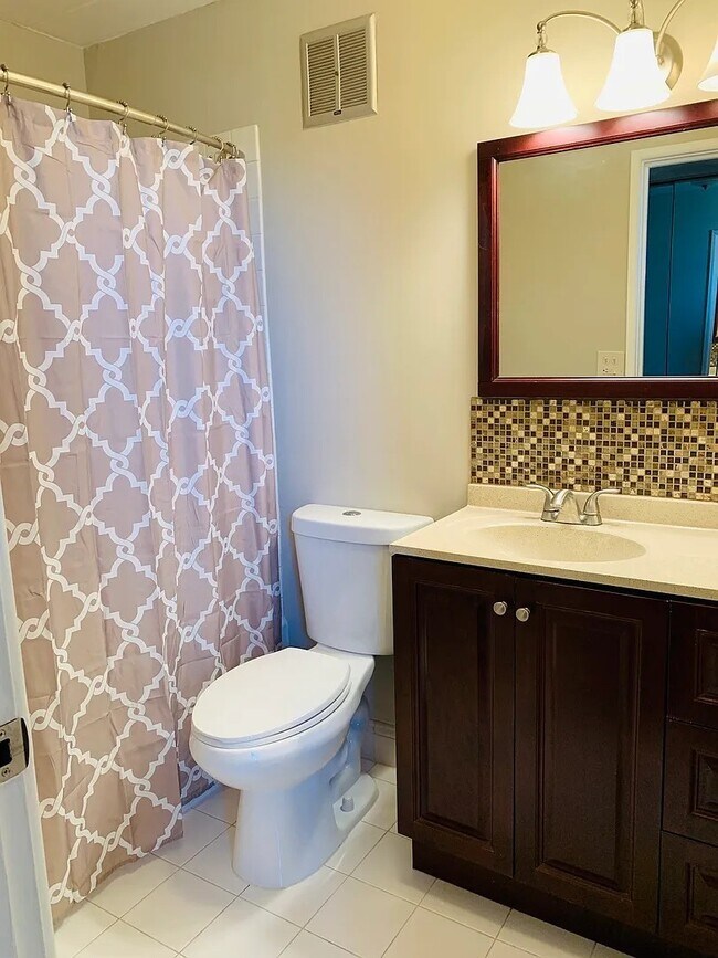 Building Photo - 225 S Rohlwing Rd