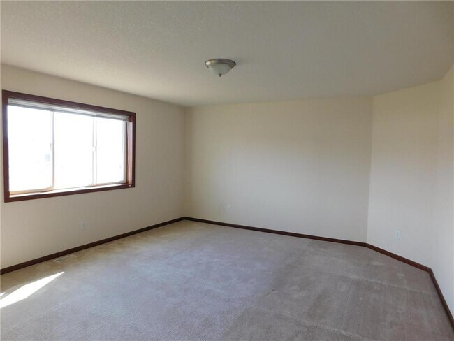 Building Photo - 7636 Oakridge Trail