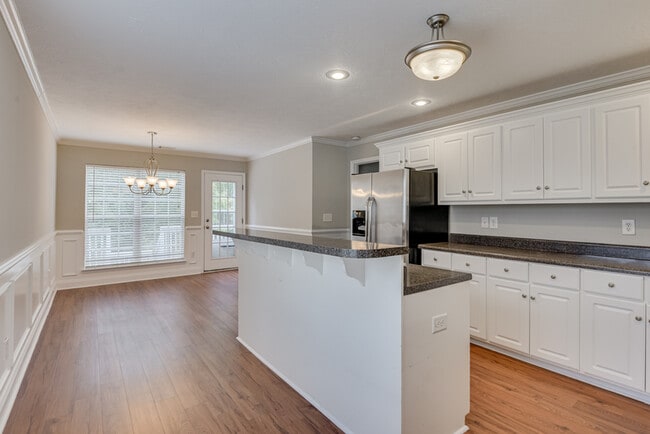 Building Photo - 2037 Dundee Way