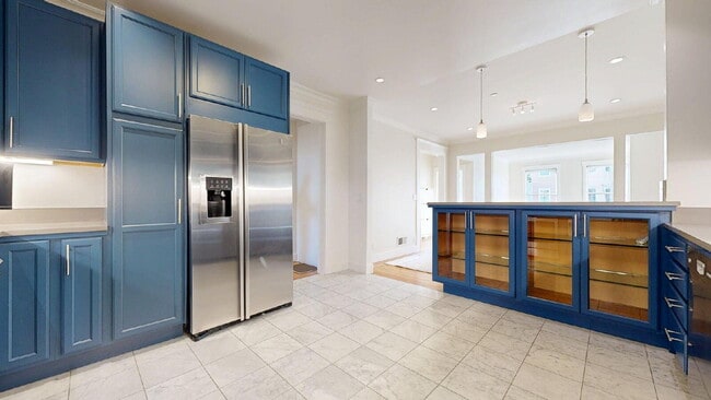 Building Photo - Bright & Modern 2BR/2BA Condo with Garage Parking & In-Unit Laundry – Central Richmond