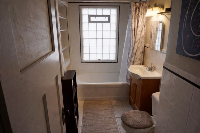 Building Photo - 3284 N Oakland Ave