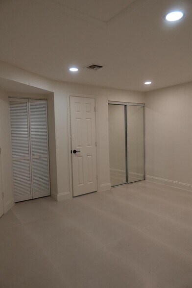 Building Photo - 2630 SW 49th Ct