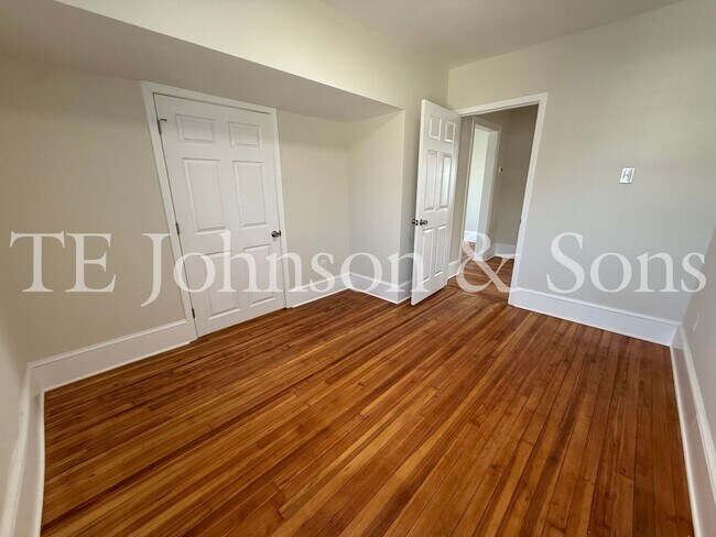 Building Photo - Updated 3BR/2BA Apartment with Quartz Counters & Modern Finishes