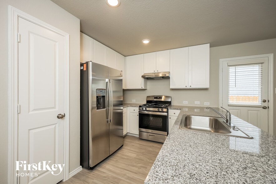 Building Photo - 10803 Prusiner Dr