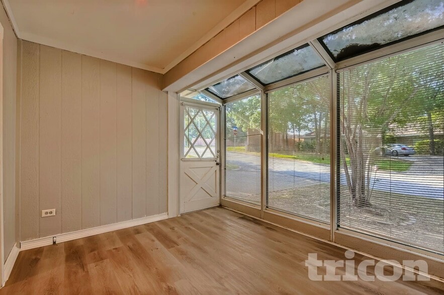 Building Photo - 2819 Hedgeway Dr