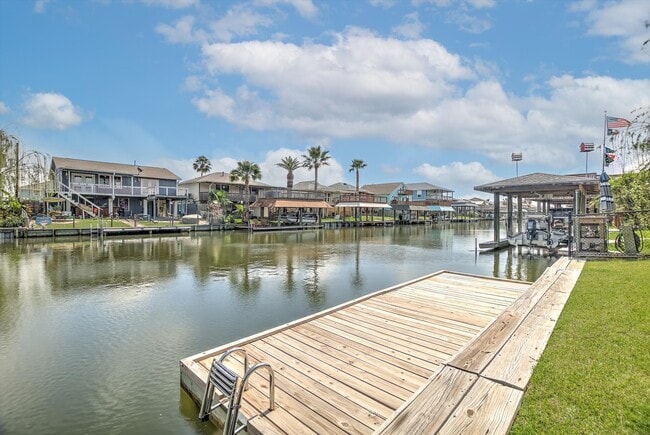 Building Photo - 505 Pompano St