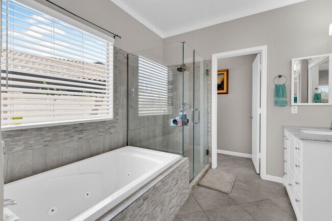 Building Photo - Stylish Home with Loft, Den, Great Room & ...