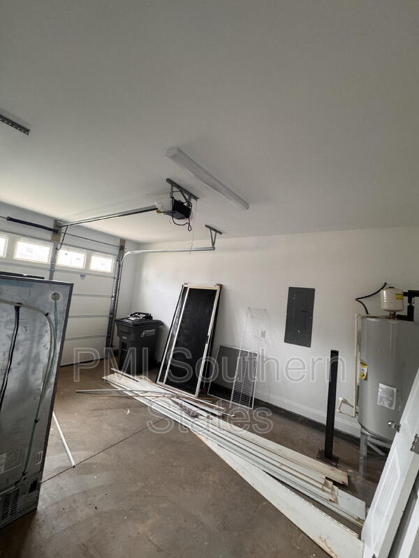 Building Photo - 200 Clarus Crk Way