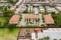 Building Photo - Town Square & Oak Landing Townhouses