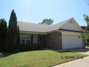 Building Photo - 1645 Sweetspire Dr