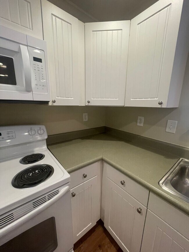 Building Photo - 17-1728 J&amp;S