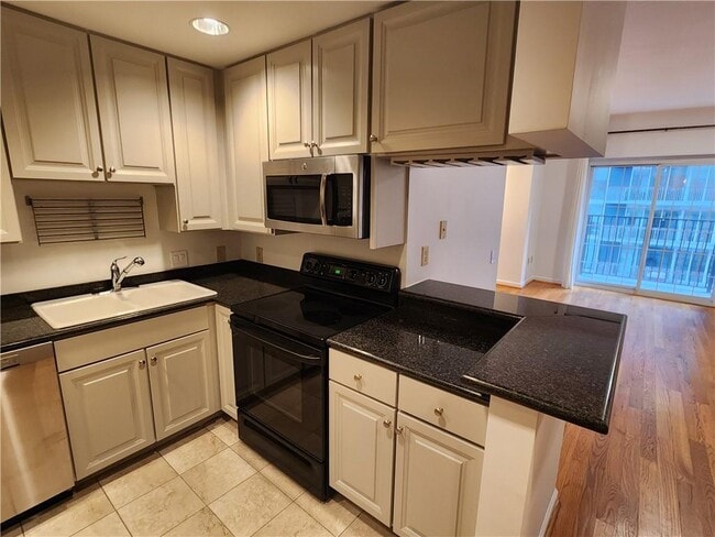 Building Photo - 195 14th St NE