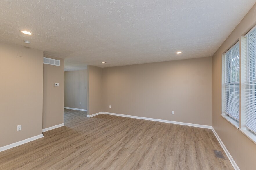 Building Photo - 1885 Lincrest Dr