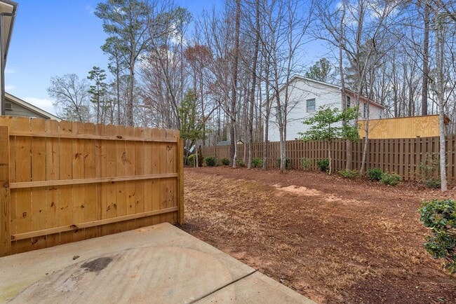 Building Photo - End Unit Townhome Available in Apex!
