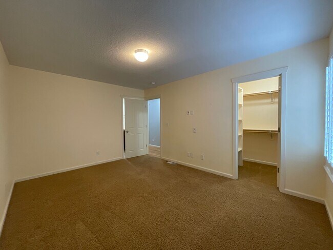 Building Photo - 3 Bedroom 2.5 Bathroom House with Bonus Room ~ Garage, A/C, includes Washer and Dryer ~ Close to ...