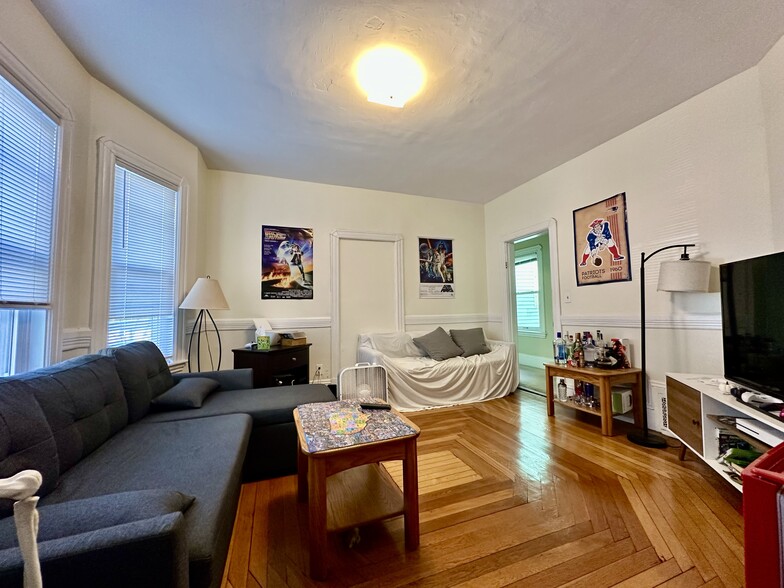 Primary Photo - 539 Washington St