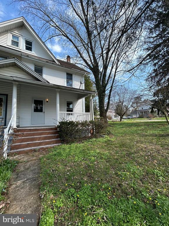 Building Photo - 5 Locust St