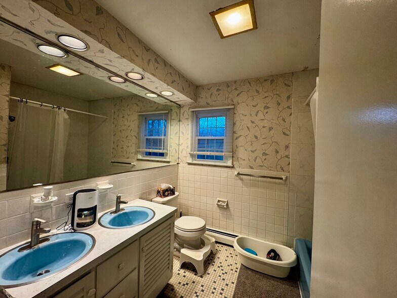 Building Photo - 6 Redcoat Ln