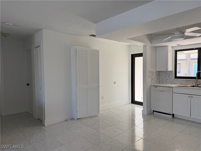 Building Photo - 3318 Del Prado Blvd S