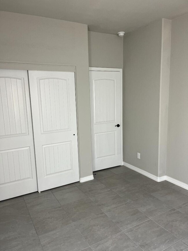 Building Photo - 10615 E 45th Pl